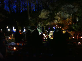 Waldadvent in der Fatima-Grotte (Foto: Karl-Franz Thiede)